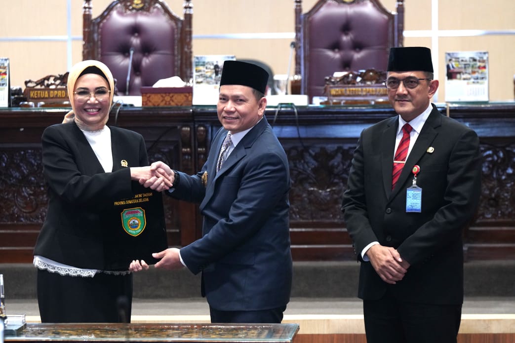 DPRD Prov.Sumsel Bersama Gubernur Setujui Raperda Pertangungjawaban ...